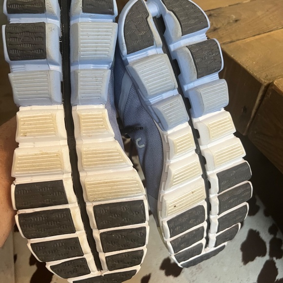 On Cloud running shoes yellow blue ombre 7.5 - Picture 4 of 5